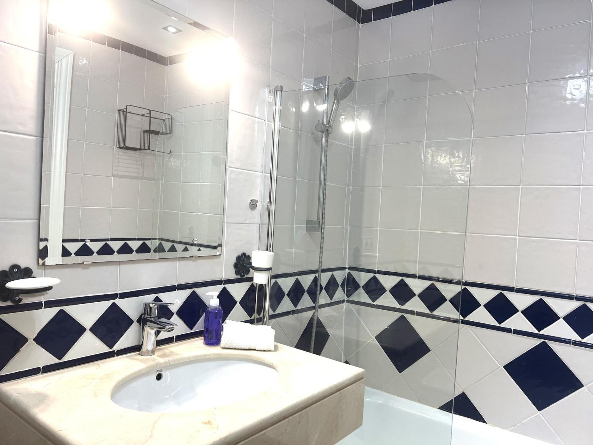 Stylish Townhouse In Beachfront Complex マルベーリャ エクステリア 写真