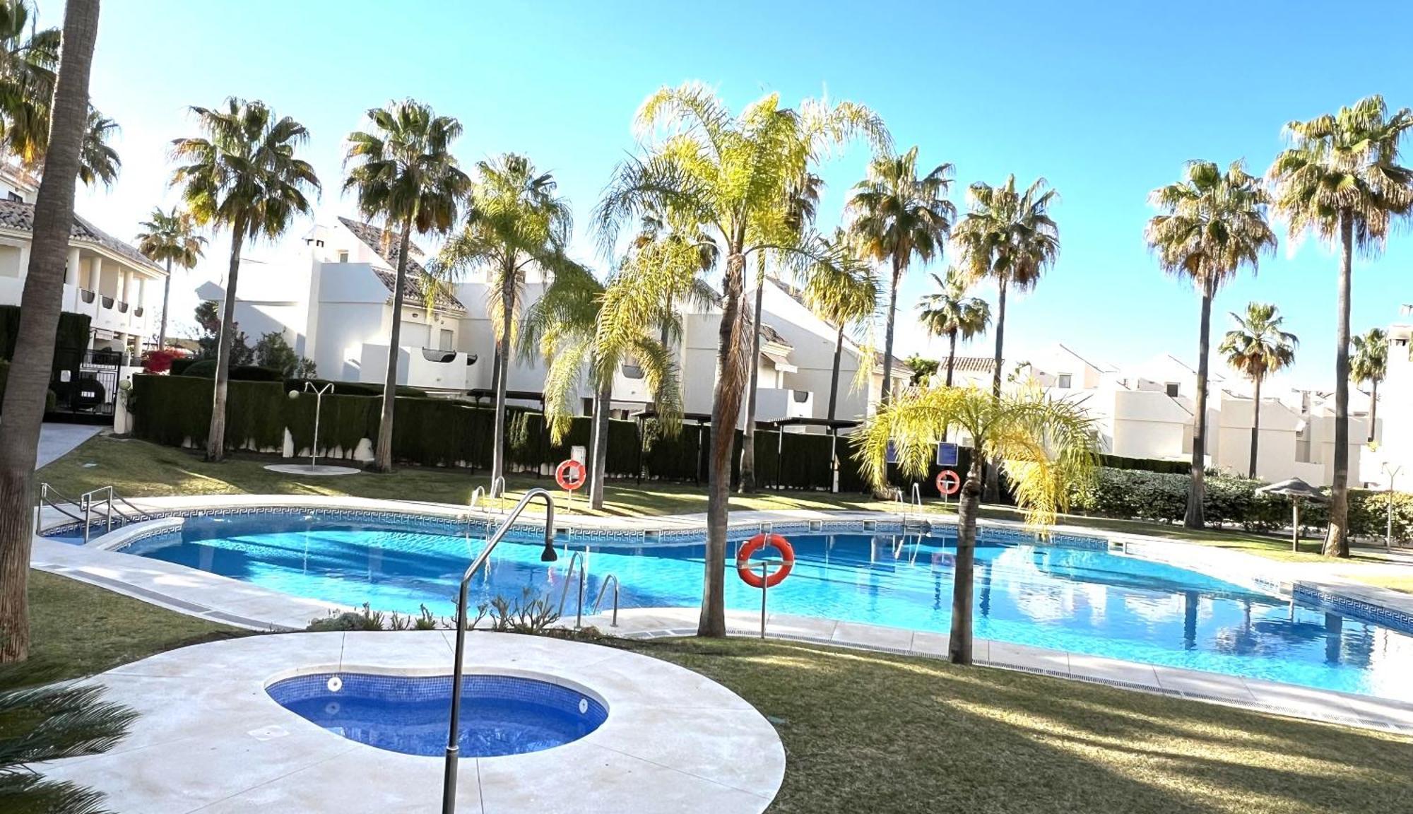 Stylish Townhouse In Beachfront Complex マルベーリャ エクステリア 写真